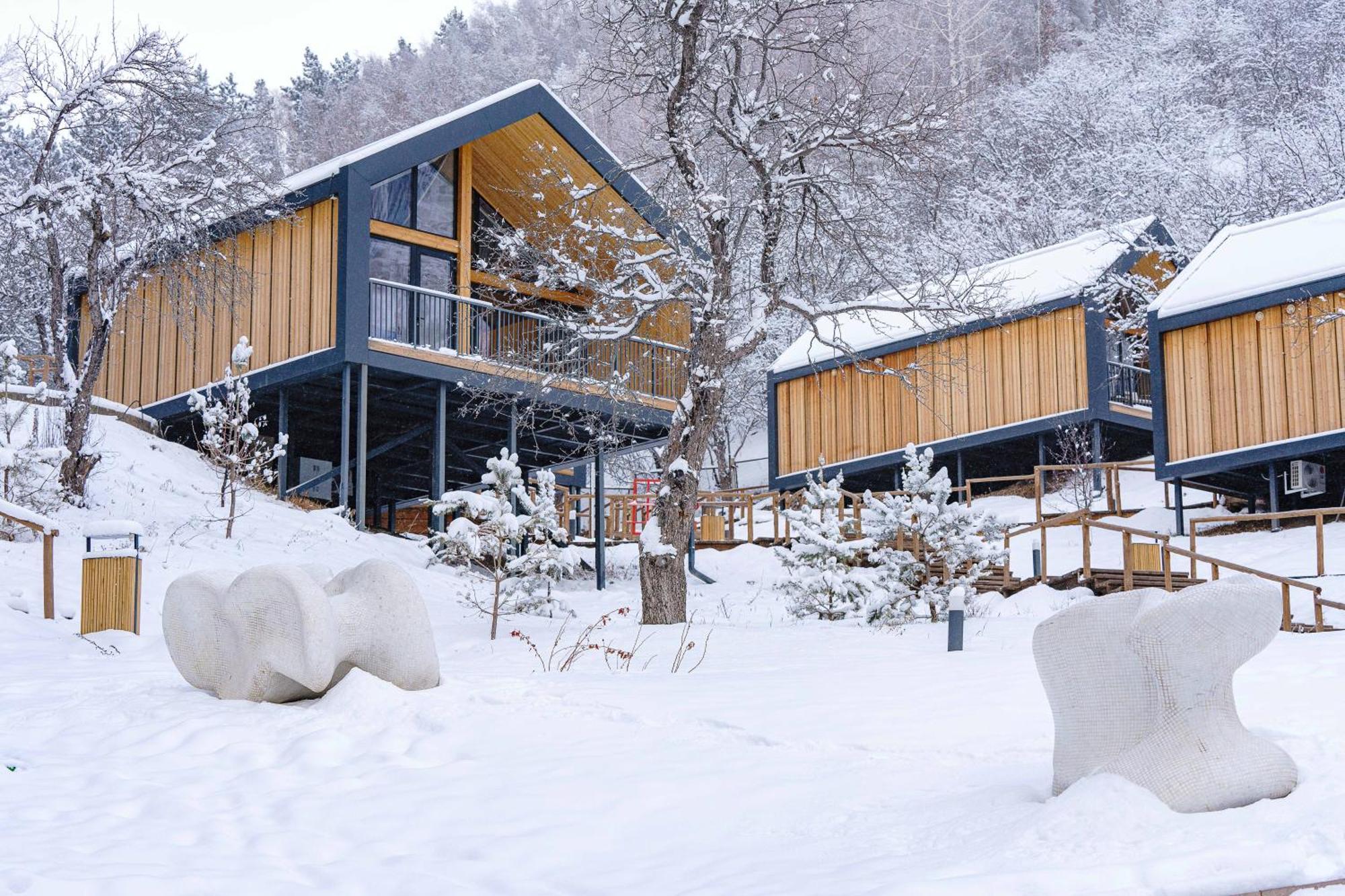 Qazaq Auyl Eco Hotel Almaty Exterior foto